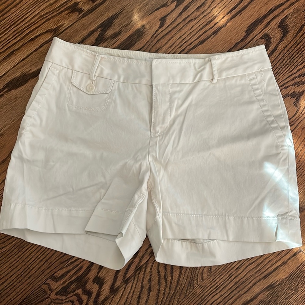 NWOT Banana Republic Martin Shorts Size 6 cream light khaki color